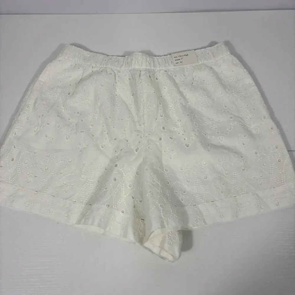 NWT Abercrombie & Fitch White Eyelet High Waist Women Shorts Size Large MM0756